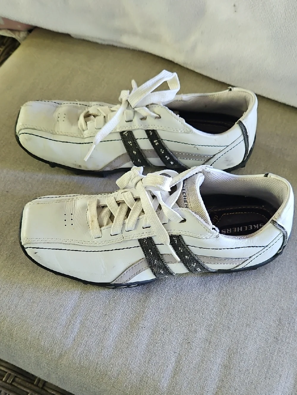 Skechers Men’s White Lace-Up Sneakers with Black Accent Stripes 8 1/2